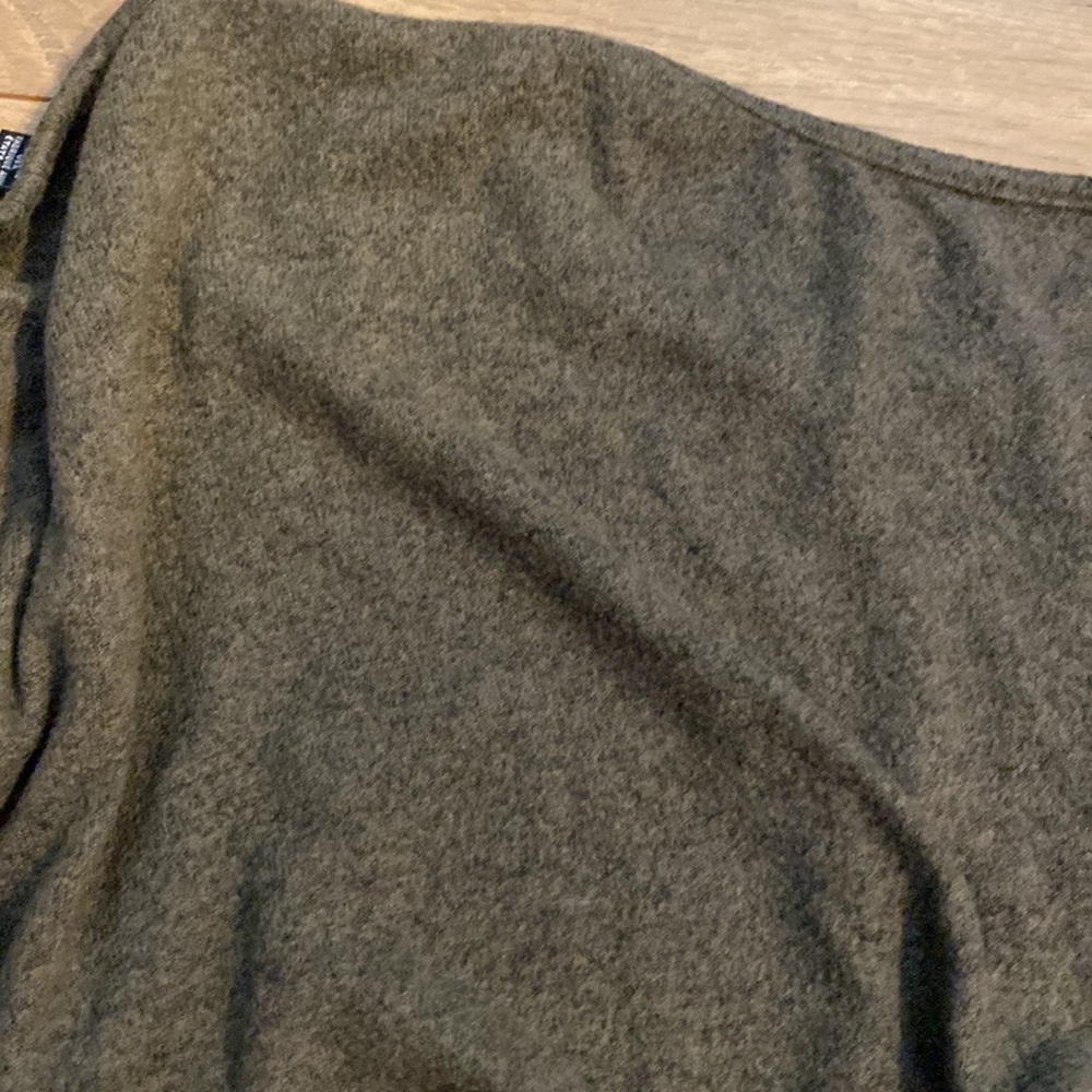 Design Lab cold shoulder sweater - Picture 8 of 9